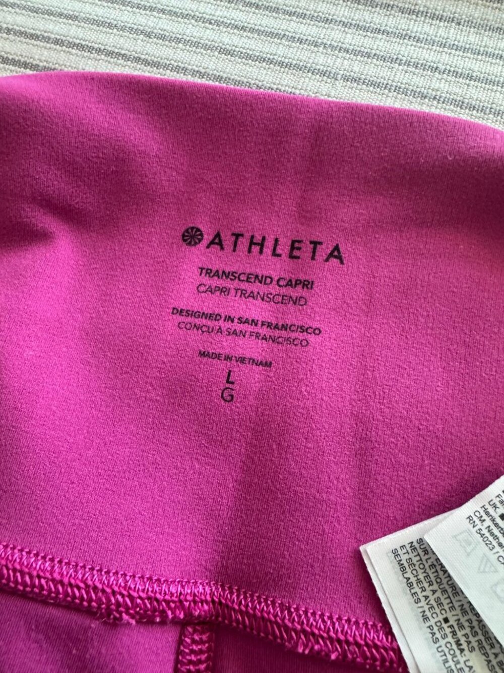 Athleta Transcend Capri Leggings – Bright Pink Magenta – Size Large - Picture 3 of 6